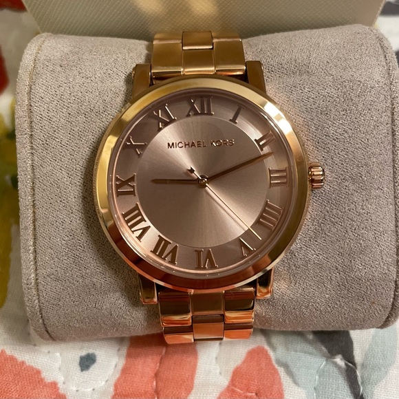 Michael Kors Watch Excellent Condition Rose Gold Needs Battery 6.5” Wrist Max - Picture 3 of 4